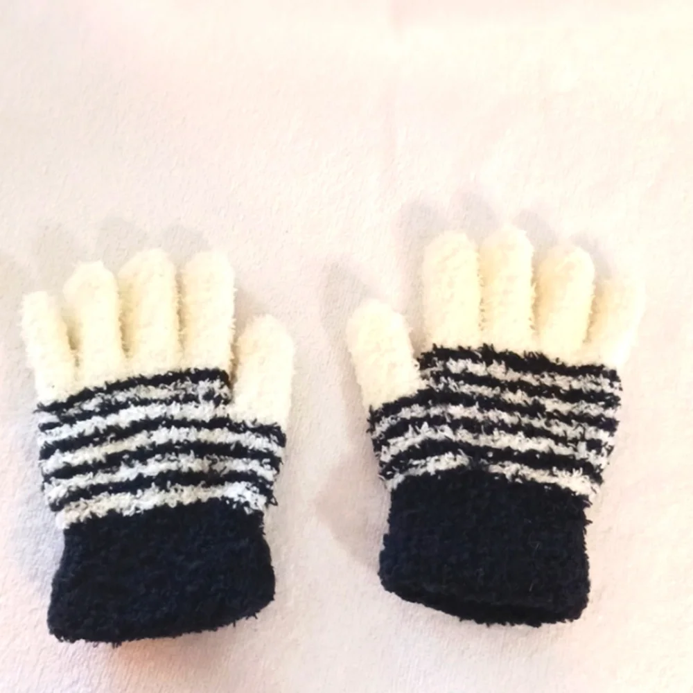 Fancy Fuzzy Gloves w BOW & BLING Rhinestone for Little Girls Ages 3- 5 Stretches